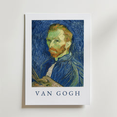 Bozetto Van Gogh Self Portrait Poster, tryckt på premiumpapper, visar hans ikoniska självporträtt med virvlande blå streck och "VAN GOGH" under bilden.