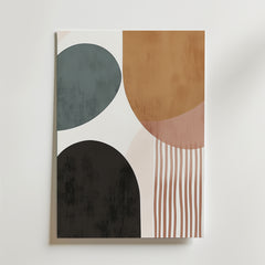 Bozettos Nordic Form Poster är en abstrakt konsttryck på premiumpapper med överlappande dämpade gröna, svarta, bruna och rosa former med vertikala rosa linjer - perfekt för moderna interiörer och minimal inredning på en vit bakgrund.