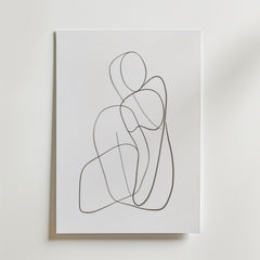 Seated Abstract Figure Poster från Bozetto har minimalistiska, överlappande svarta linjer på vit canvas, som antyder en sittande figur. Affischen är tryckt på premiumpapper med en lyxigt matt yta och ger en elegant och modern finish.