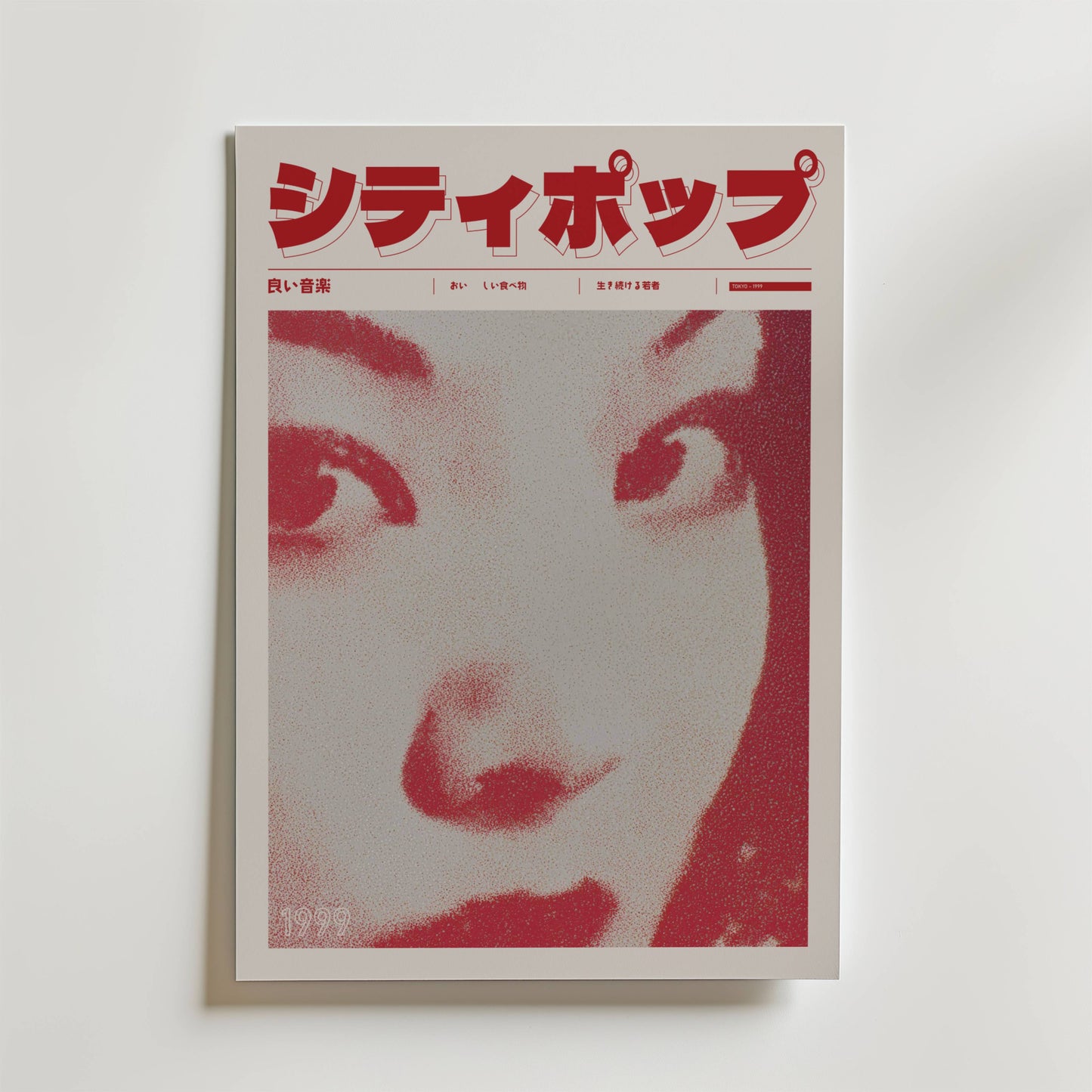 Echo 1999 Poster av Bozetto har en pixlad, rödtonad närbild av en kvinnas ansikte med fet japansk titeltext och neonfärgade accenter nedanför, vilket ger en Tokyo-nätter-retrokänsla som påminner om omslagen på vintagemagasin.