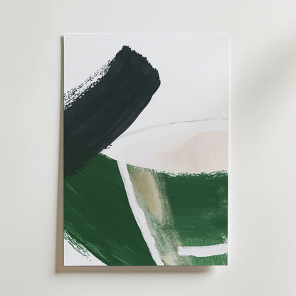 Bozetto's Abstract Embrace of Nature Poster har djärva mörkgröna, svarta och beige penseldrag på vit botten med dynamiska former och linjer. Tryckt på FSC-certifierat premiumpapper för en modern, minimalistisk look.