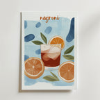 Bozetto Negroni No.3 Drink Poster visar ett glas Negroni med is, apelsinskivor och gröna blad på en blå akvarellbakgrund. "Negroni" står högst upp i orange skrift, tryckt på premiumpapper.