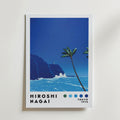 Bozetto Hiroshi Nagai Coastal Breeze Poster visar palmer, havsvågor och en avlägsen fyr under en djupblå himmel, med text nedanför som läser Hiroshi Nagai, färgprover och Tokyo 1973.