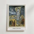 Bozetto Picasso Casagemas Tribute Poster föreställer surrealistiska, drömlika figurer i blå toner, med en central statyliknande kvinna och sörjande - perfekt för att ge ditt rum en konstnärlig känsla.
