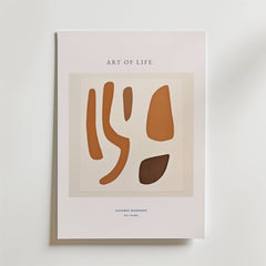 The Flow of Earth Poster by Bozetto är en minimalistisk konsttryck med abstrakta bruna former på en ljus bakgrund som för tankarna till varm harmoni och har texten "Galleri Moderne Art Study" längst ner.