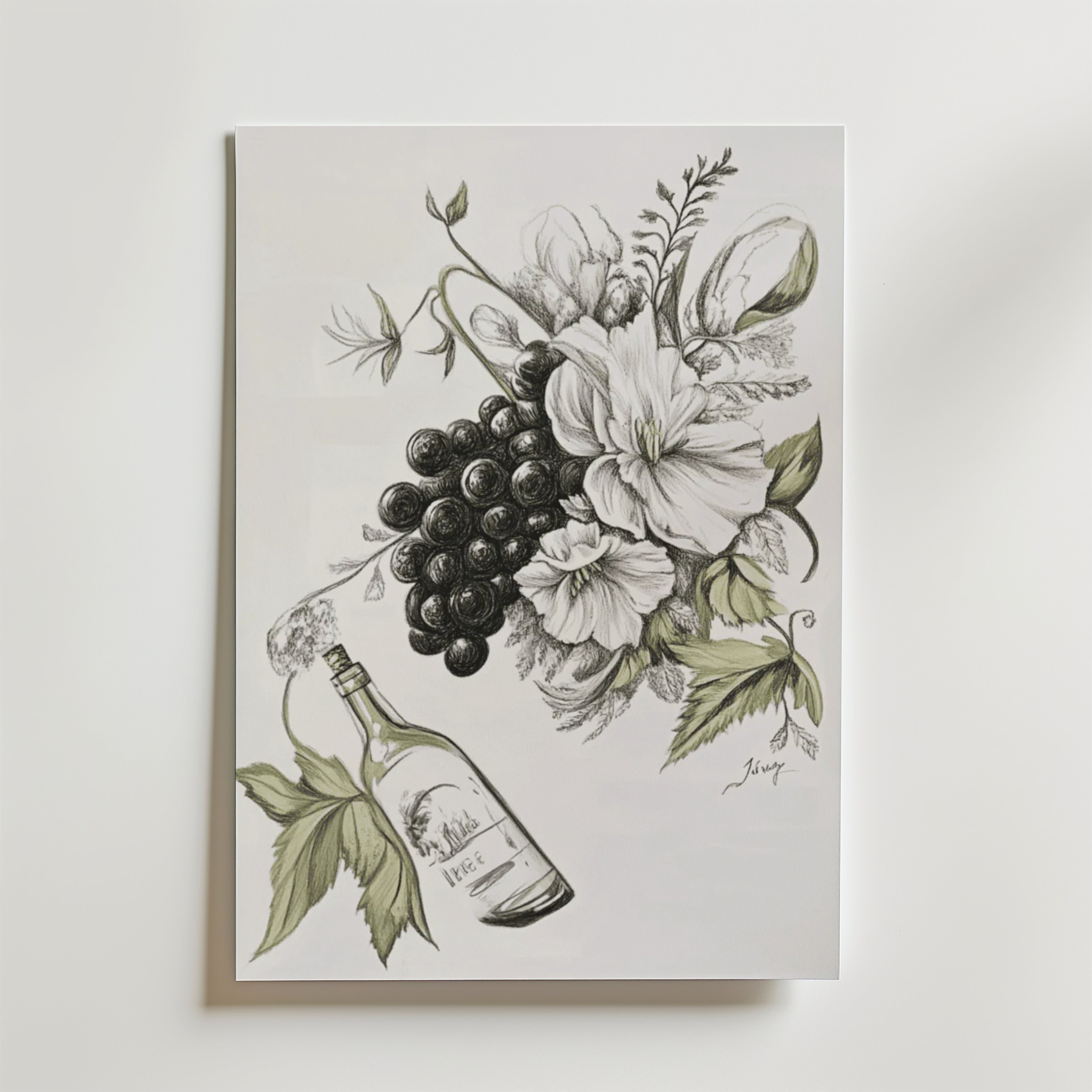 Bozetto Vintage Grape And Floral Poster föreställer svartvita druvor, stora blommor och mjuka gröna blad med en vinflaska på snedden. Postern är tryckt på premiumpapper och är signerad "Lucy" i nedre högra hörnet.