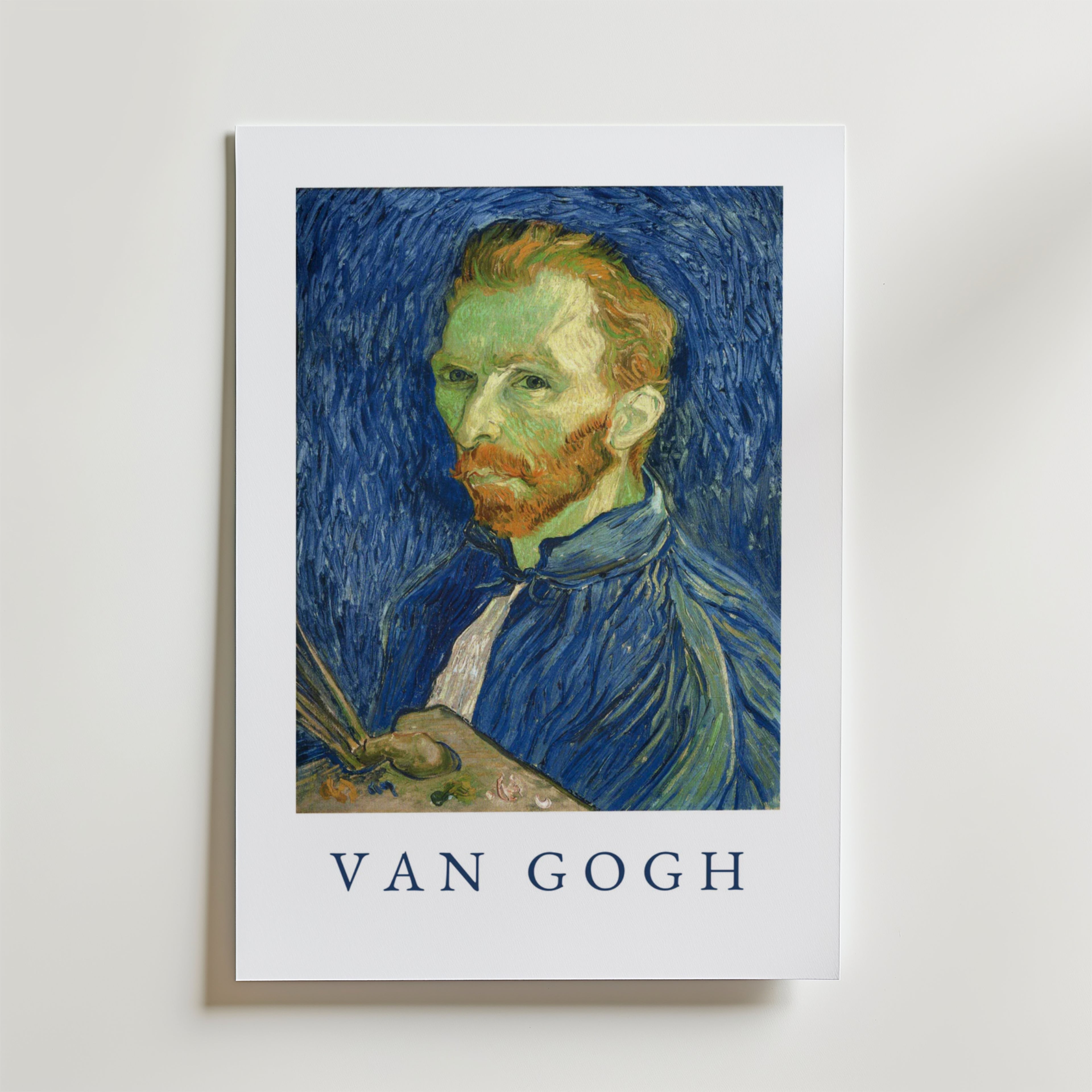 Bozetto Van Gogh Self Portrait Poster, tryckt på premiumpapper, visar hans ikoniska självporträtt med virvlande blå streck och "VAN GOGH" under bilden.