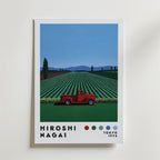 Bozetto Hiroshi Nagai Red Pickup Field Poster föreställer en röd pickup framför ett grönrandigt fält med träd, berg, färgade prickar och "Tokyo 1973" under en blå himmel.
