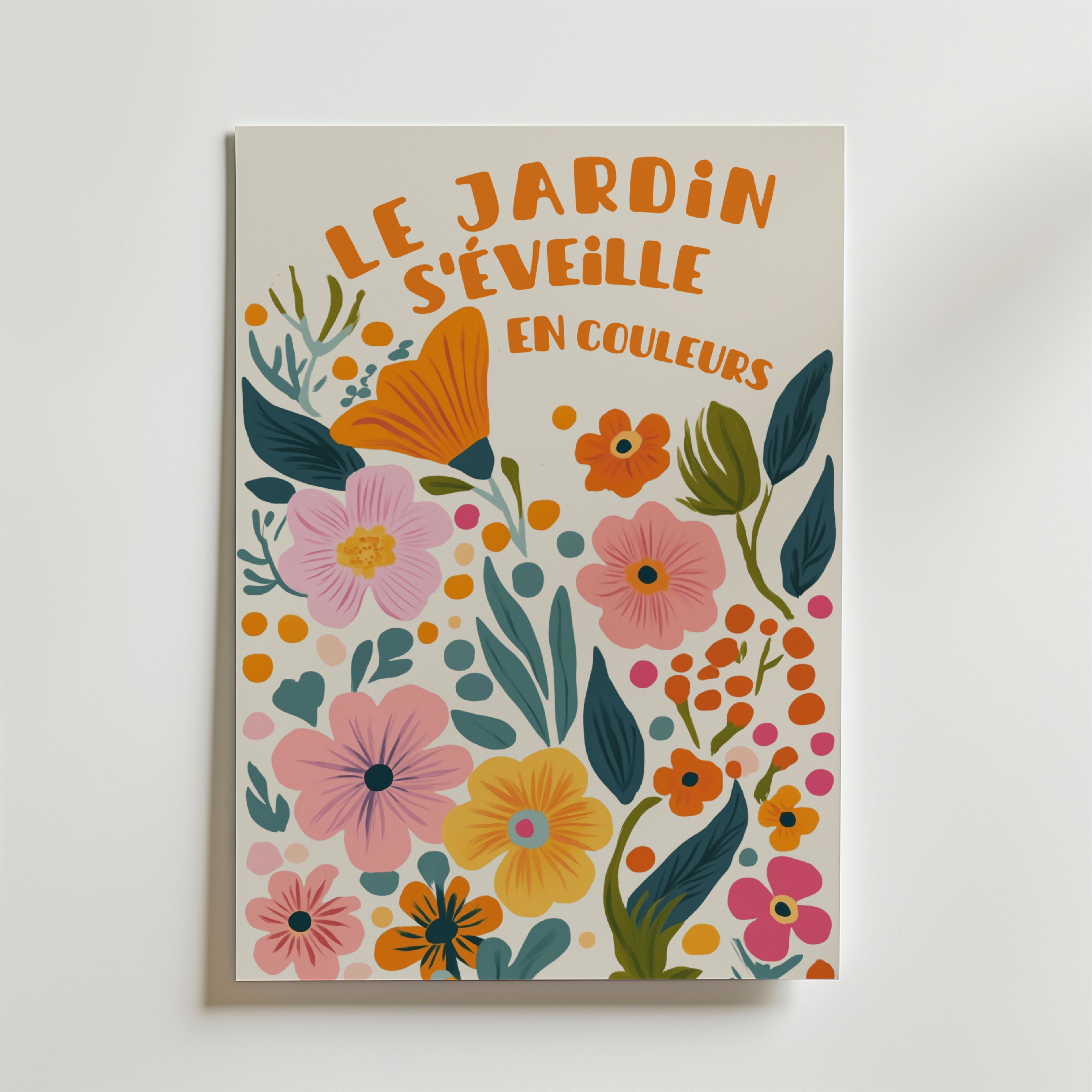 Bozetto Floral Garden Poster visar illustrerade orange, rosa, gula och gröna blommor och blad med den franska frasen "Le jardin s'éveille en couleurs" på ljust FSC-certifierat premiumpapper.