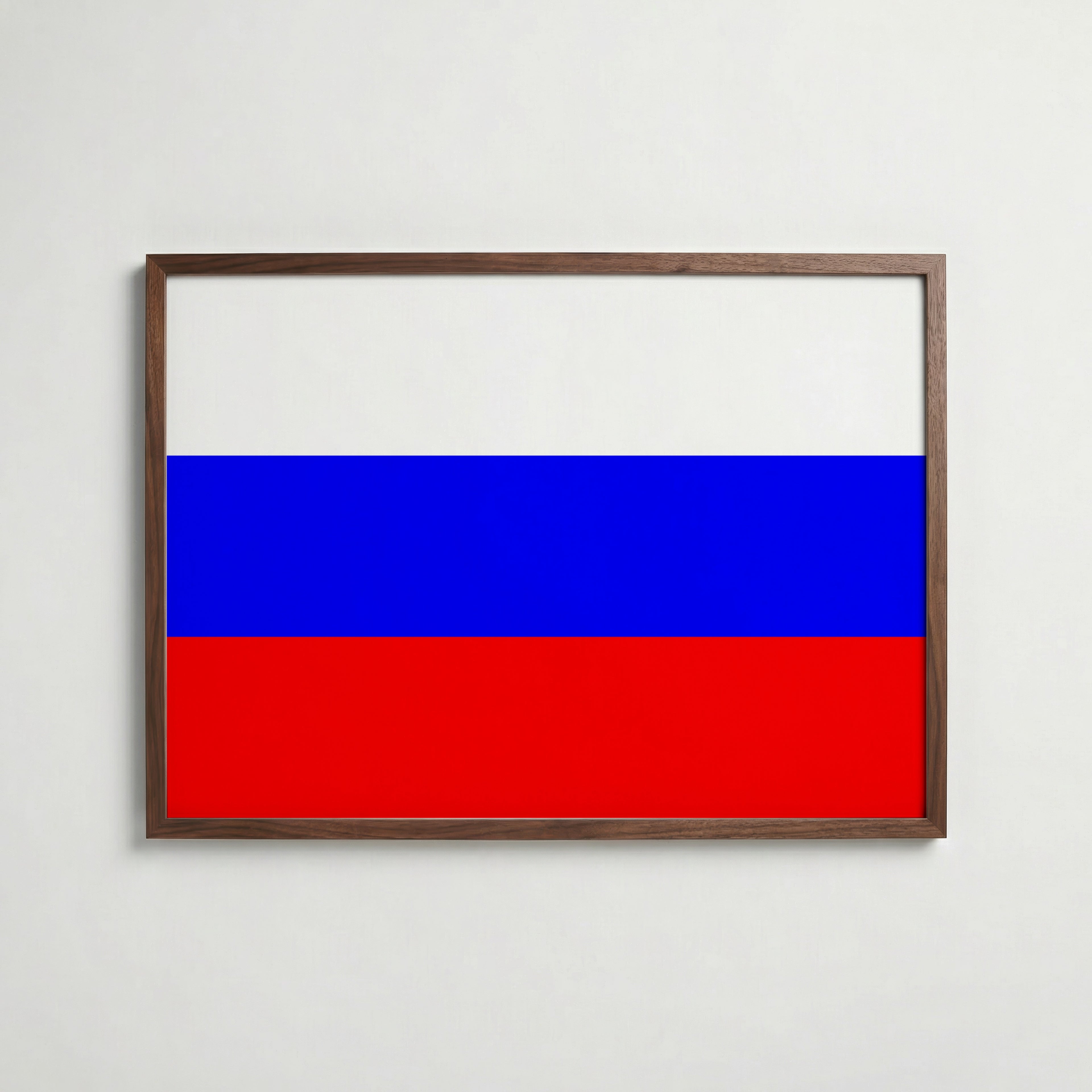 Russia National Flag Poster i valnötsram – varm konstaffisch för hemmet från Bozetto