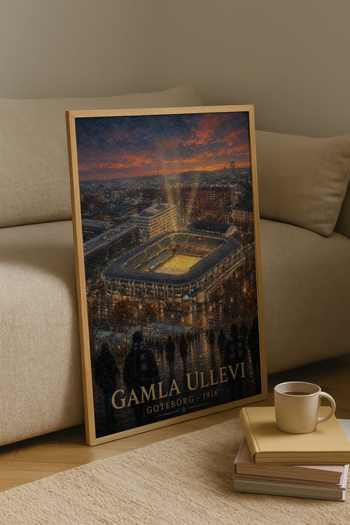 Matchkväll vid Gamla Ullevi affisch i ljust minimalistiskt vardagsrum – köp enkelt hos Bozetto