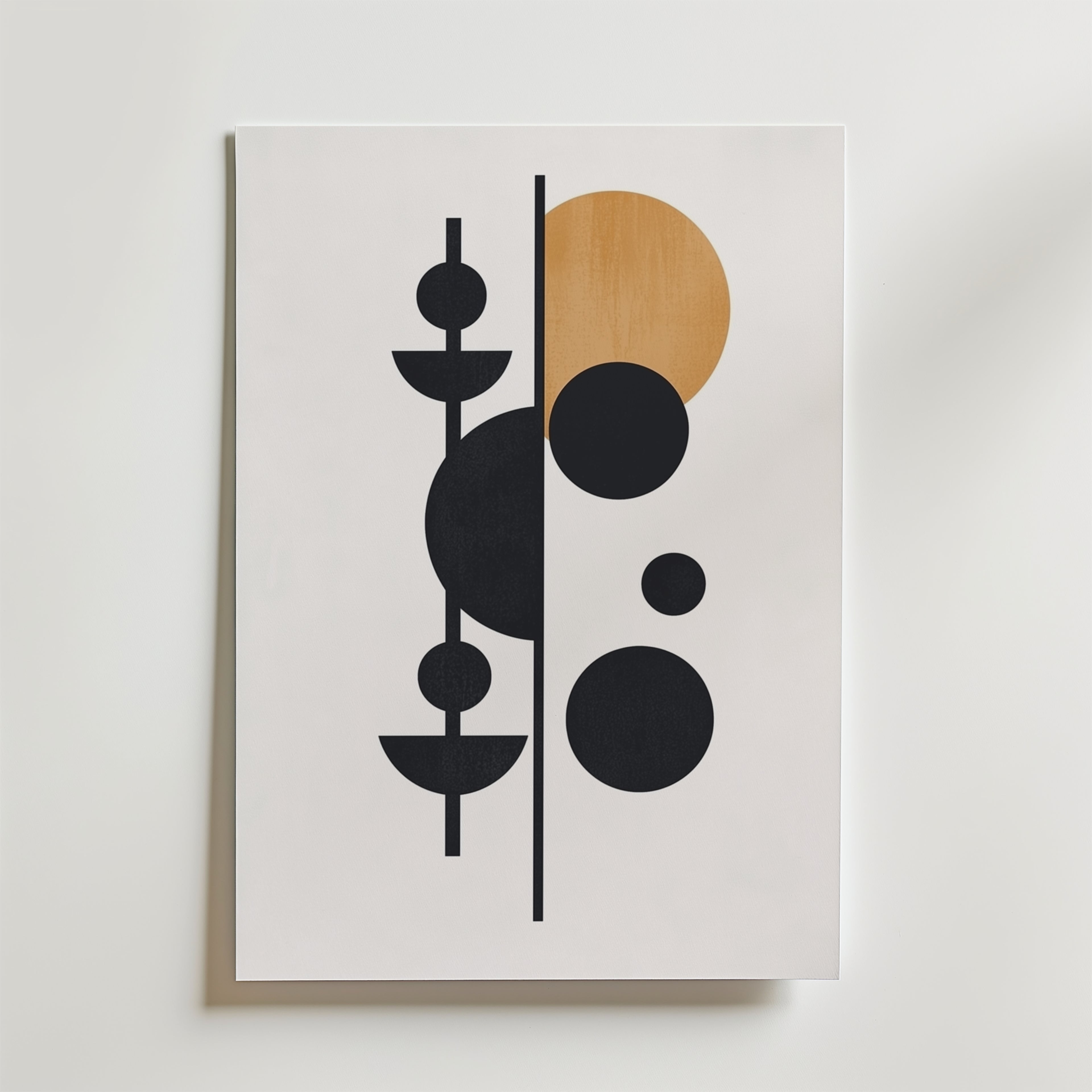 Postern Abstract Planet Forms från Bozetto har svarta geometriska former och en djärv solbrun cirkel, tryckt på premiumpapper för en sofistikerad touch som sticker ut på vilken vit bakgrund som helst.