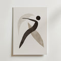 Bozetto Abstract Movement Poster föreställer en svart figur i rörelse med böjda grå former på en vit bakgrund, tryckt på FSC-certifierat premiumpapper - ett snyggt val för moderna interiörer.