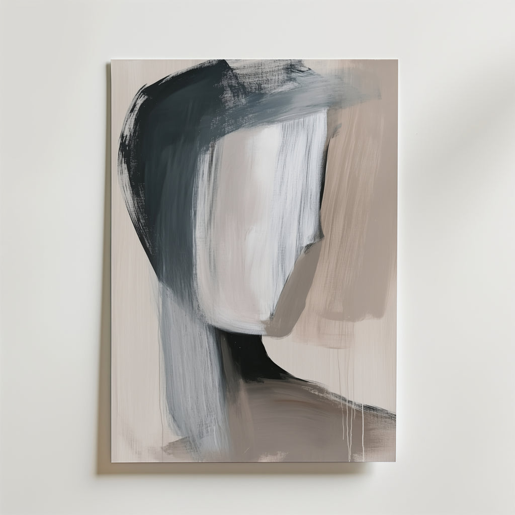 Bozetto Muted Portrait Poster visar en ansiktslös figur med breda svarta, grå och beige penseldrag på premiumpapper. De suddiga dragen och den ljusa bakgrunden ger ett slående, minimalistiskt utseende.