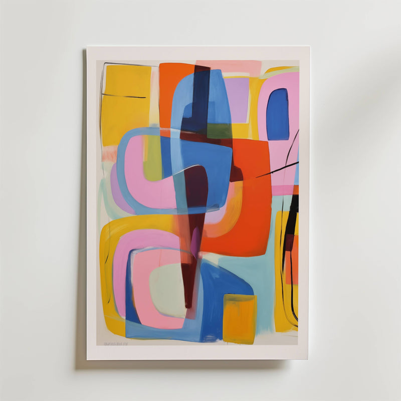 Dialogue in Color Poster av Bozetto visar livfulla överlappande geometriska former i blått, rosa, orange, gult och svart, inramade i vitt och placerade på en ljusgrå vägg.