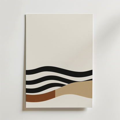 Bozetto Earthline Harmony Poster är en minimalistisk abstrakt konstprint med vågiga svarta, beige och bruna linjer på en cremefärgad yta. Det moderna konstverket är tryckt på FSC-certifierat premiumpapper och är centrerat på en vit yta.