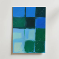 Aoba Serenity Poster från Bozetto har stora blå och gröna block i ett rutnät, accentuerat med subtila vita linjer för textur, vilket skapar en harmonisk atmosfär som är perfekt för japandisk inredning.