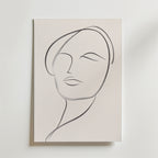 Bozetto's Minimalist Female Portrait Poster visar en modern linjeteckning av en kvinnas ansikte i enkla svarta streck på premiumpapper, med ögon, läppar och en lätt huvudlutning mot en ljus bakgrund.
