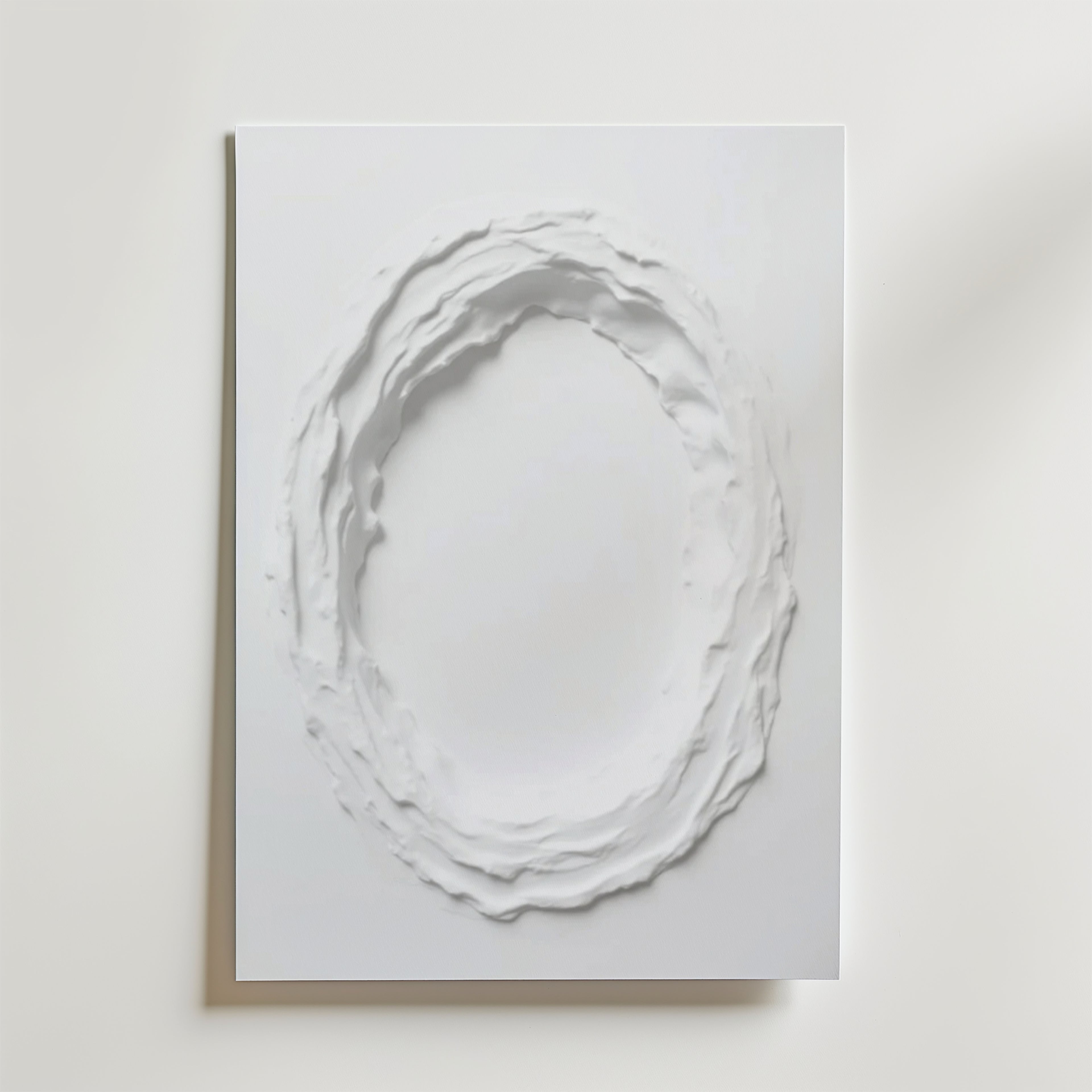 Abstract White Movement No.3 Poster by Bozetto har en upphöjd, texturerad cirkelformad ring på en kvadratisk vit canvas, tillverkad på FSC-certifierat premiumpapper för en högkvalitativ finish mot en ljus bakgrund.