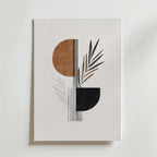 Bozetto Minimal Nature Harmony Poster: Minimalistisk abstrakt konst med bruna och svarta halvcirklar, vertikala linjer och stiliserade växtblad på vit botten. Tryckt på premiumpapper med en lyxig matt finish.