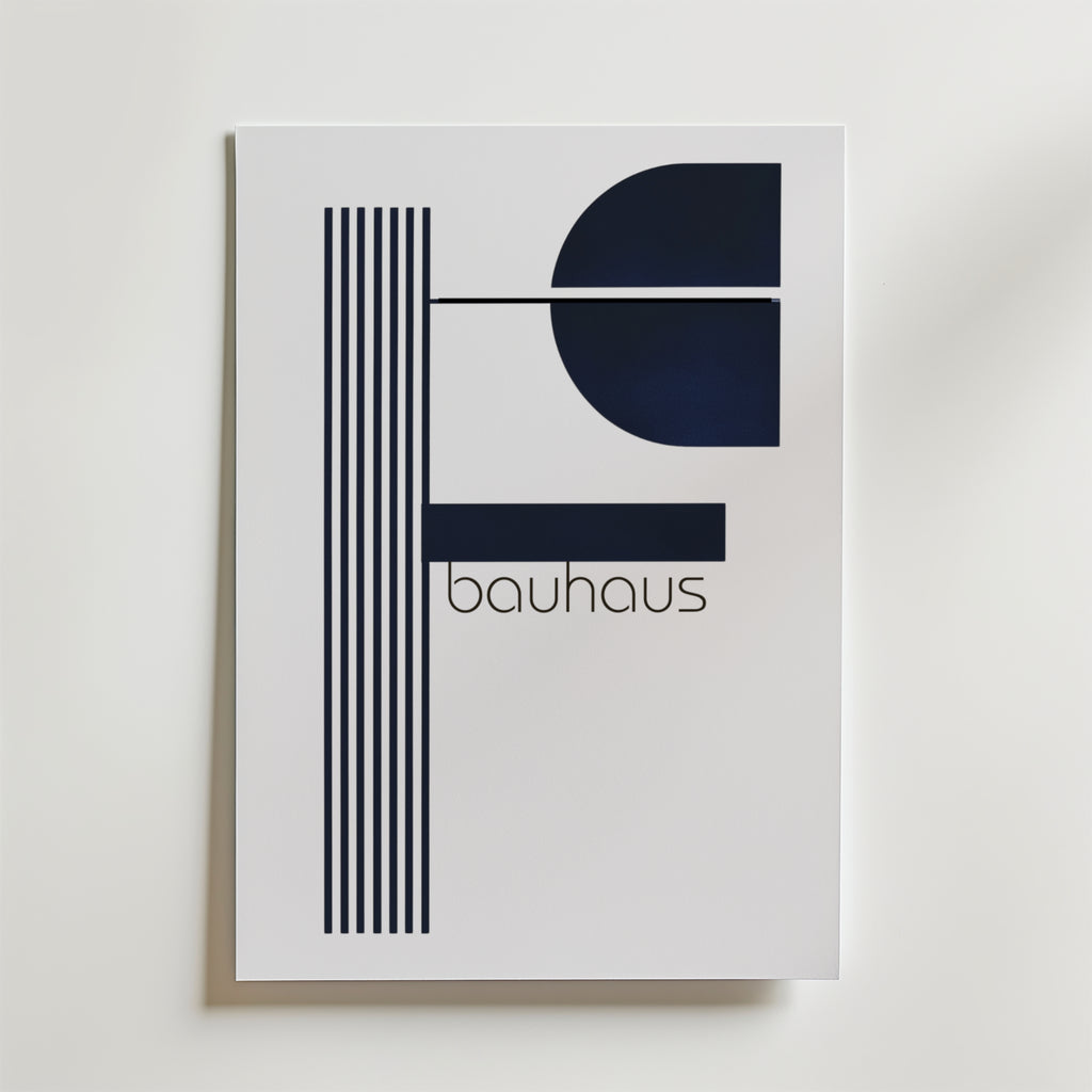 Bauhaus Modern Geometry Poster från Bozetto har djärva svarta ränder, en horisontell linje, en halvcirkel och "bauhaus" i moderna gemener - perfekt konstverk inredning för fans av minimalistisk geometrisk konst.