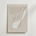 Bozetto Abstract Lines Poster har oregelbundna former i kräm och taupe med två tunna, böjda svarta linjer på beige premiumpapper. Den minimalistiska, moderna designen och den matta ytan ger en sofistikerad touch till alla utrymmen.