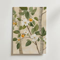 Apricot Bloom Poster från Bozetto föreställer trädgrenar med gröna blad, vita blommor och orange frukt på en ljusbeige bakgrund med björkstammar, vilket skapar en harmonisk känsla. Tryckt på exklusivt premiumpapper.