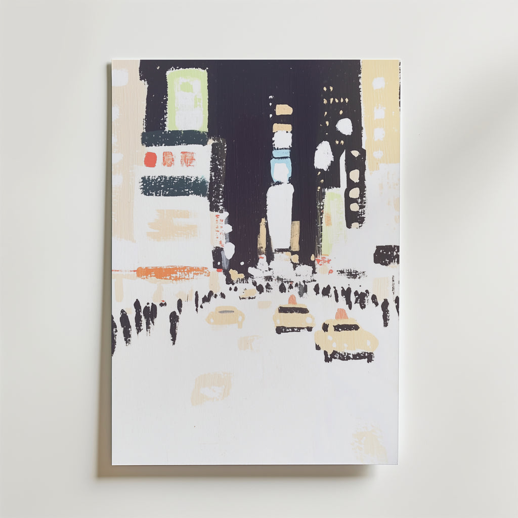 Bozetto Urban Glow Poster visar en livlig stadsgata på natten med suddiga ljus, höga byggnader, silhuetter av människor och gula taxibilar, tryckt på premiumpapper för en lyxigt matt yta som framhäver dess abstrakta urbana design.