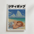 Postern Whisper of Waves från Bozetto har japansk text och en lugn, somrig illustration av en kvinna med kort brunt hår som sover på en sandstrand under en blå himmel med vågor i bakgrunden.