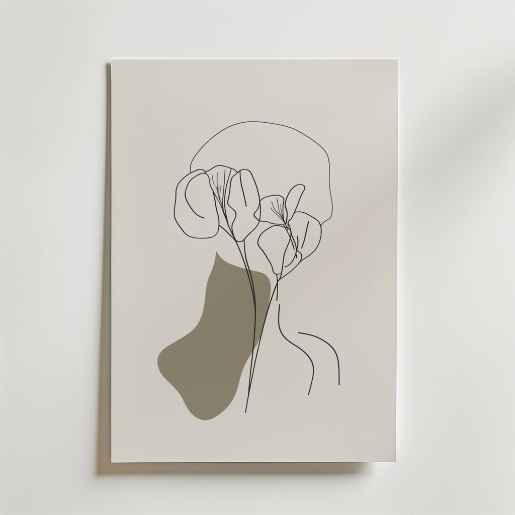 Bozetto Floral Face Silhouette Poster har minimalistisk linjekonst med abstrakta blommor, fina svarta konturer och en stor beige form på lyxigt matt premiumpapper, visad på en vit canvas som lutar mot en vit vägg.