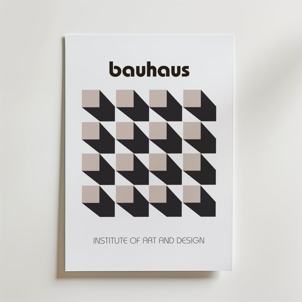 Bozetto Bauhaus Optical Grid Poster har "bauhaus" upptill, ett centralt geometriskt kubmönster i beige och svart samt "Institute of Art and Design" nedtill - perfekt för modern inredning och tryckt på premiumpapper.