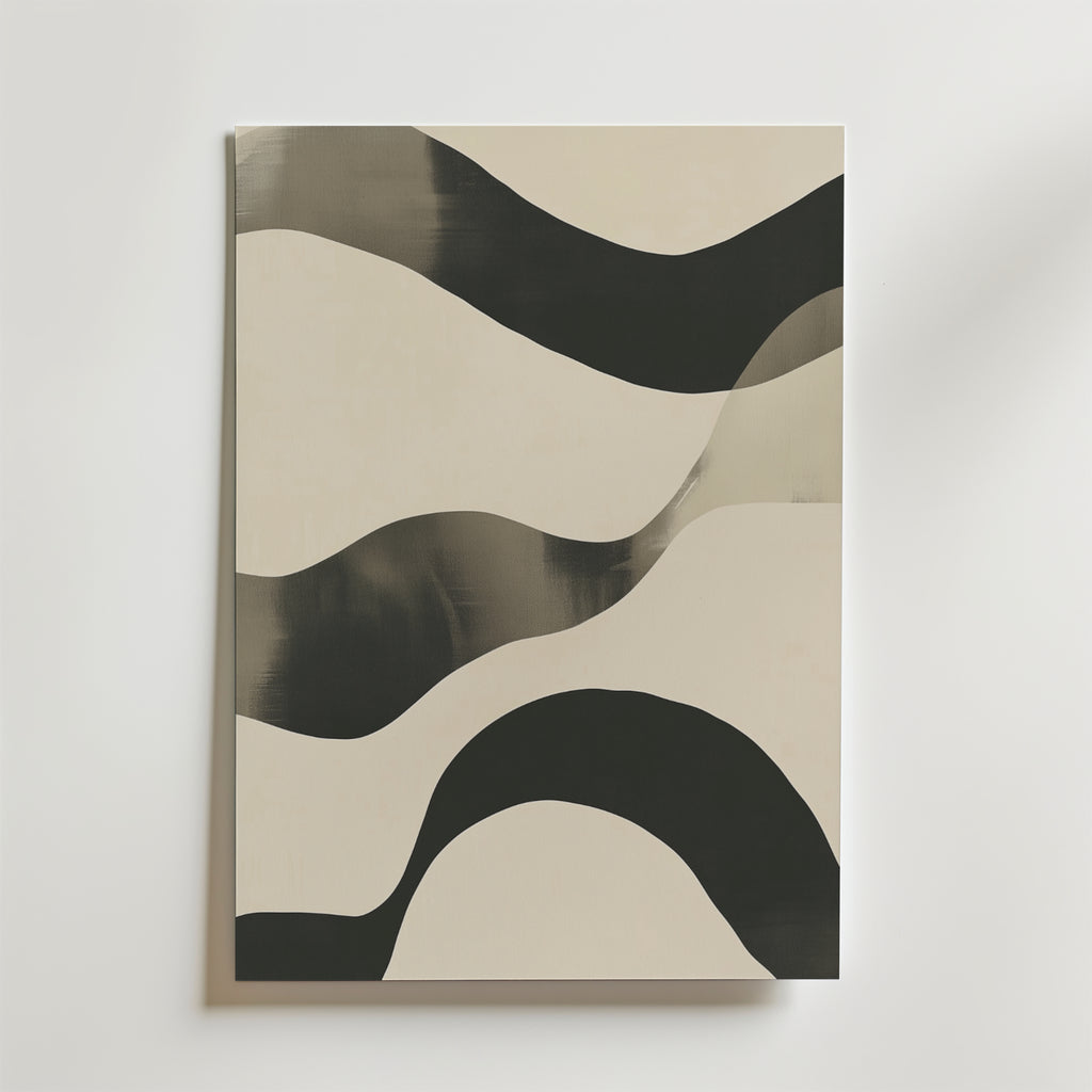 Flowing Waves Poster by Bozetto har cremefärgade och svarta vågiga linjer i ett abstrakt mönster på en kvadratisk canvas. Tryckt på FSC-certifierat premiumpapper för en miljövänlig, minimalistisk touch - perfekt för moderna utrymmen.