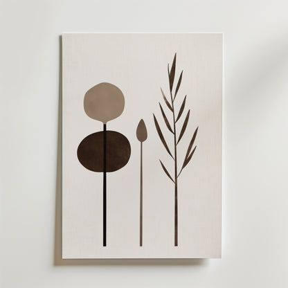 Postern Abstract Garden Shapes Poster från Bozetto har tre abstrakta växtformer i neutralt brunt på en ljus bakgrund med en vit kant, tryckt på premiumpapper för en elegant och minimalistisk look.