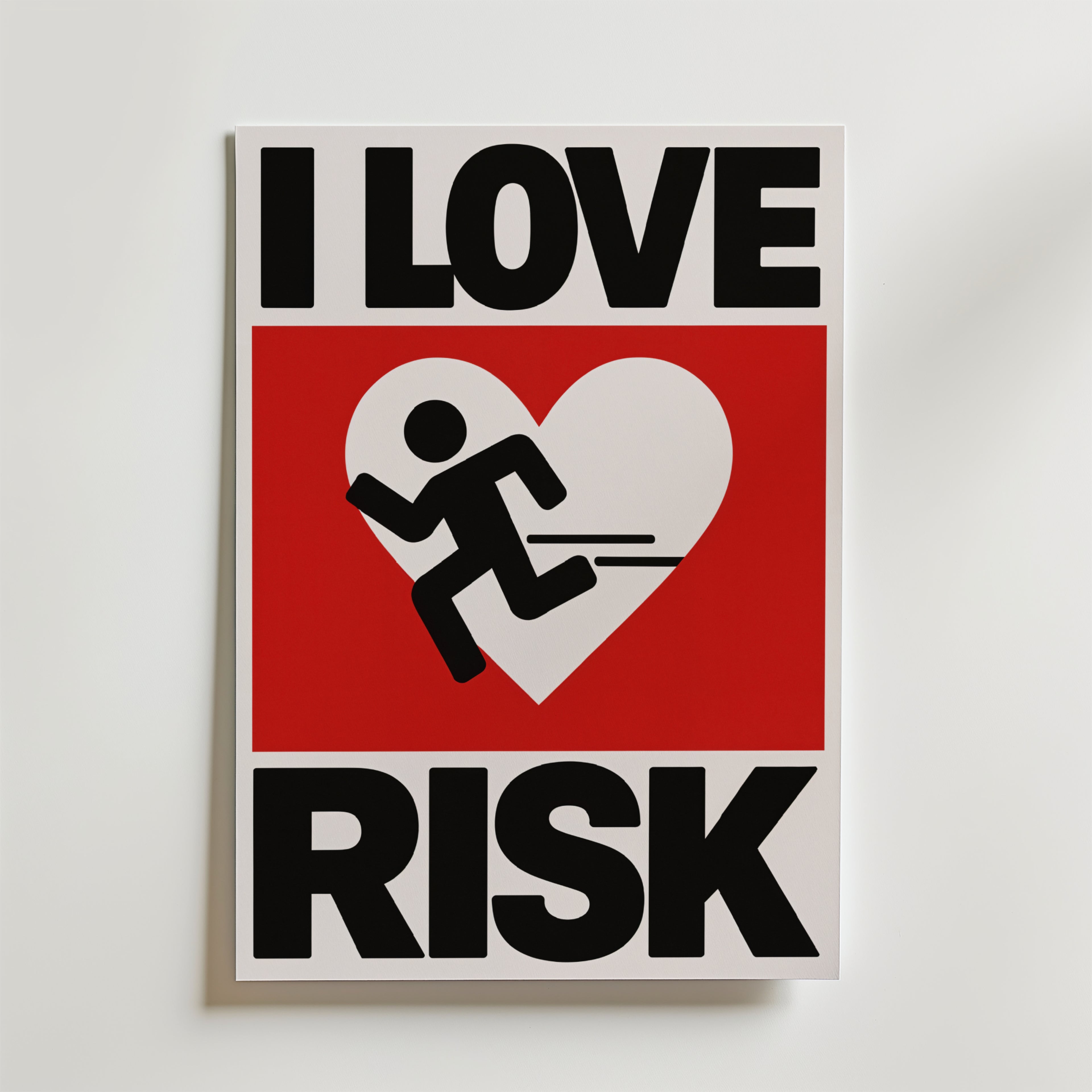 Love Risk Poster – En kraftfull typografisk poster där orden “I LOVE RISK” kombineras med en ikonisk symbol