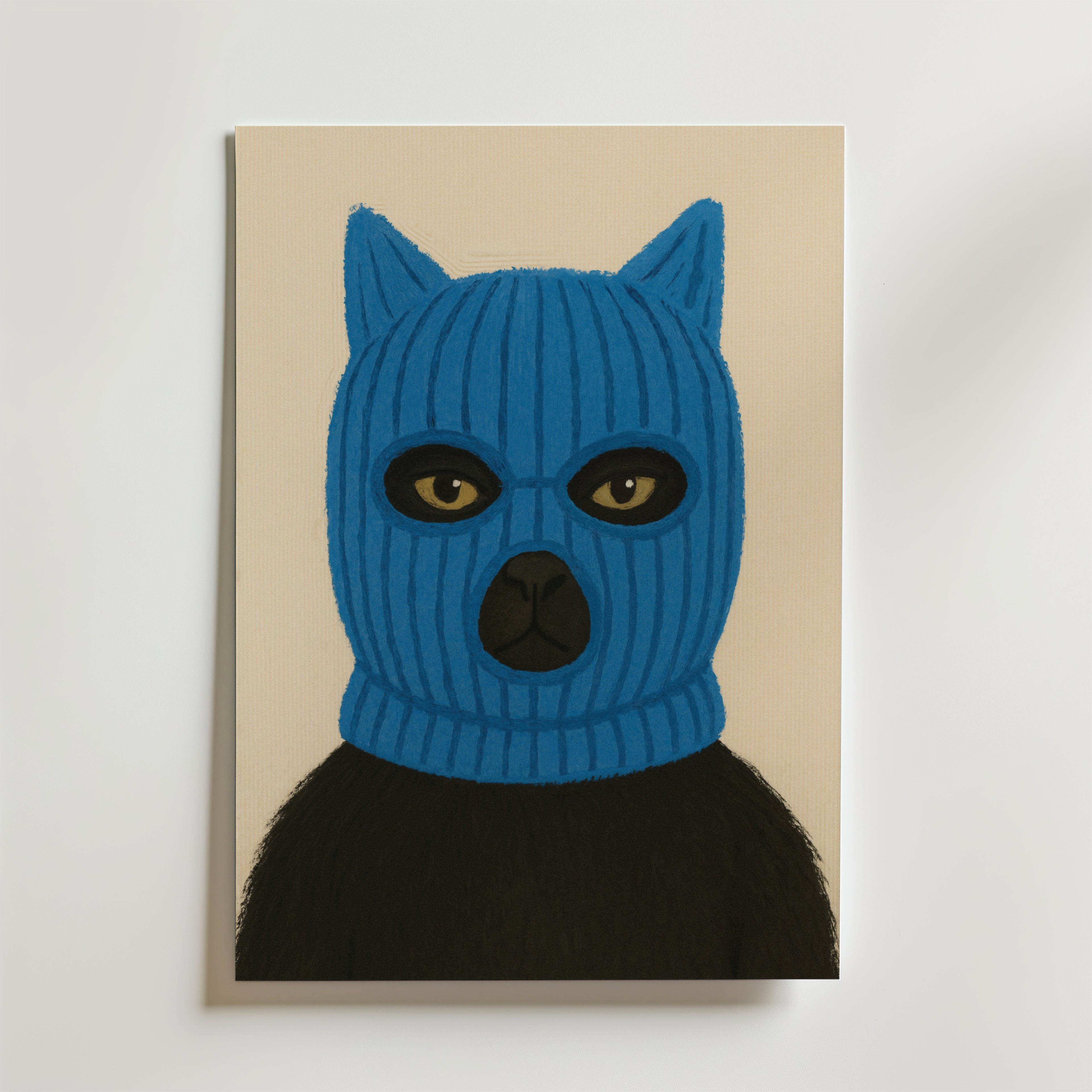 Blue Bandit Cat – stilfullt konsttryck från Bozetto, tryckt på matt finpapper i hög tryckkvalitet