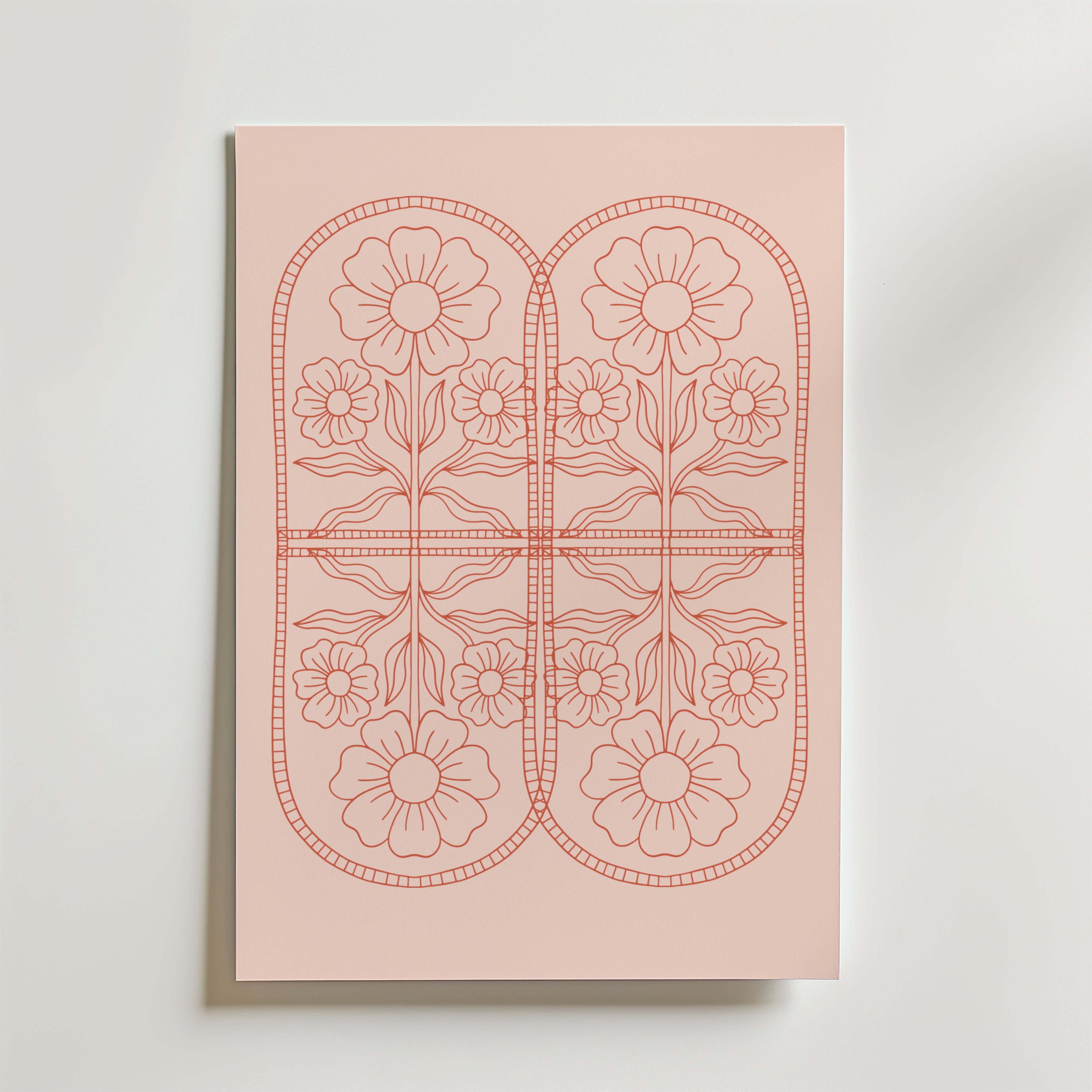 Bozetto Ornamental Flower Symmetry Poster visar en rosa blommig design med konturerade blommor och blad i två rundade delar, som liknar stiliserade innersulor - perfekt för en harmonisk inredning.