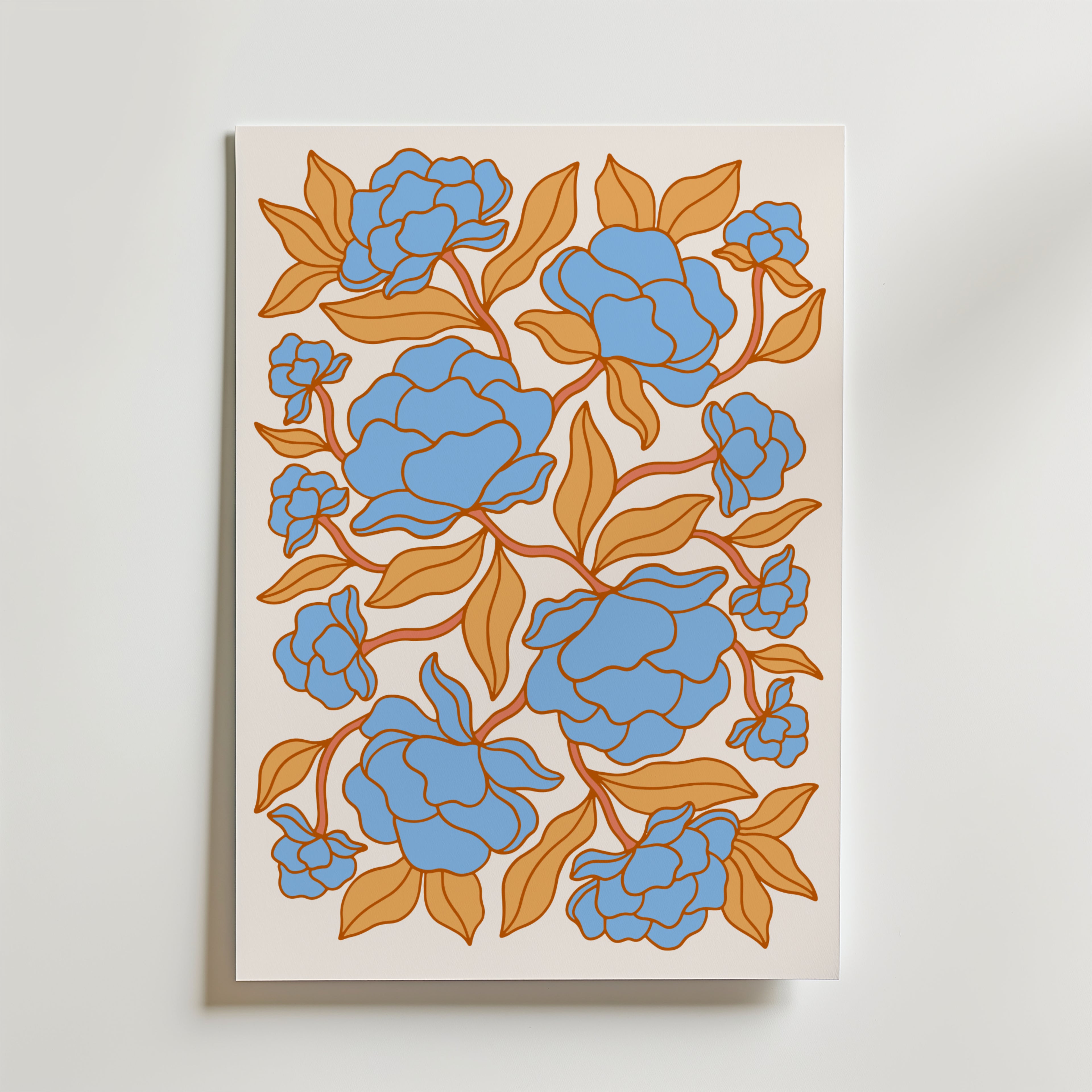 Blue Blossoms Poster by Bozetto visar en blomsterkomposition av blå blommor och orange blad i ett symmetriskt, stiliserat mönster på en vit bakgrund.