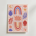 Bozetto Rainbow Harmony Poster har färgglada abstrakta mönster - två regnbågselement, röda och blå keramikvaser, blad, månar, moln, stjärnor och en blomma - allt arrangerat i ett rutnät på en mjuk rosa bakgrund.