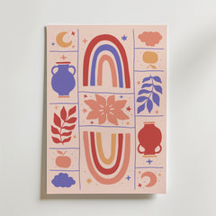 Bozetto Rainbow Harmony Poster har färgglada abstrakta mönster - två regnbågselement, röda och blå keramikvaser, blad, månar, moln, stjärnor och en blomma - allt arrangerat i ett rutnät på en mjuk rosa bakgrund.