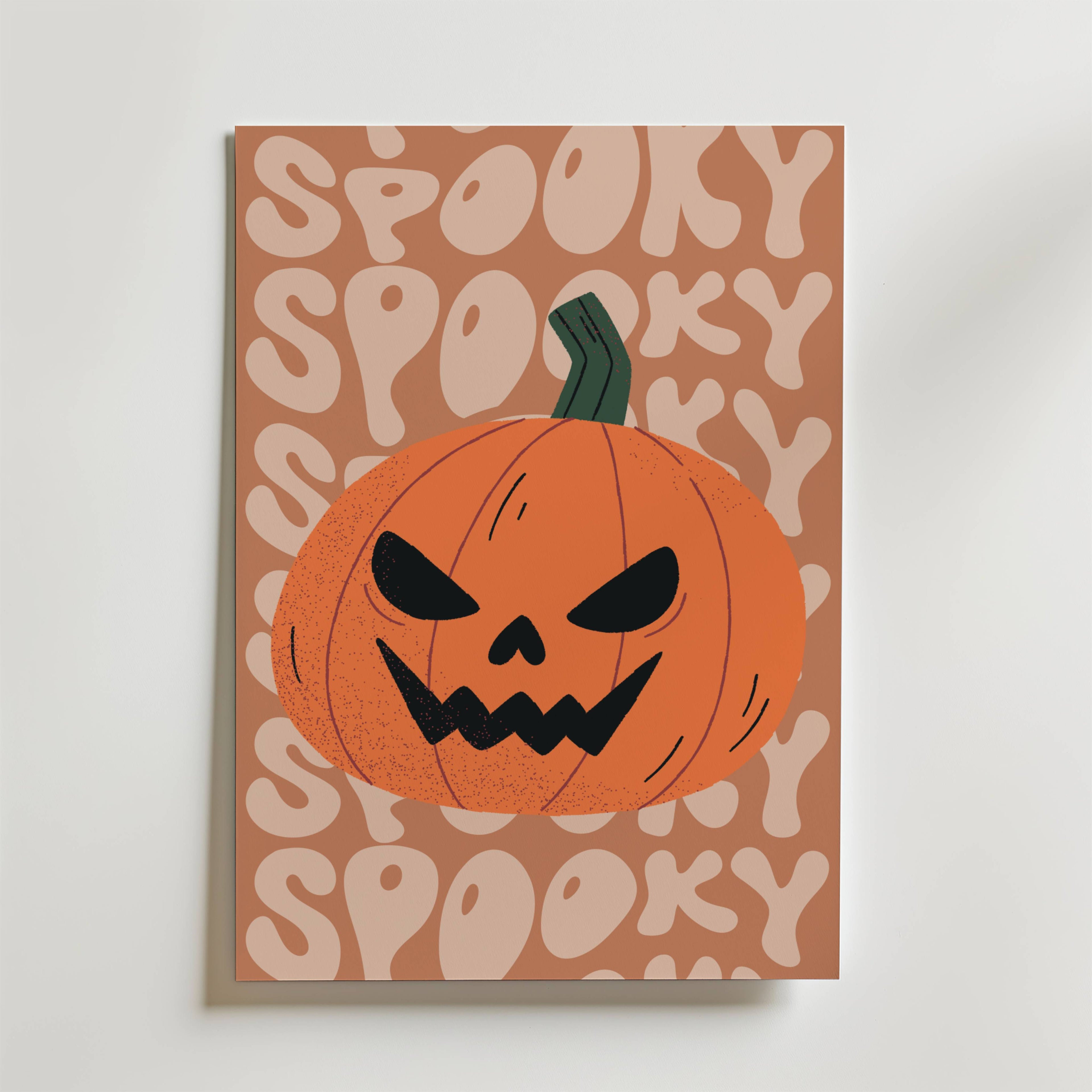 Bozetto Pumpkin Grin Poster föreställer en leende jack-o-lantern på en orange bakgrund med fet, vågig "SPOOKY"-text som perfekt fångar den lekfulla andan av höstmagi och Halloween.