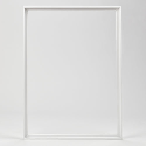 Bozetto Canvas Träram Vit (svävande ram) står upprätt mot en vit bakgrund, redo att visa upp din konst.