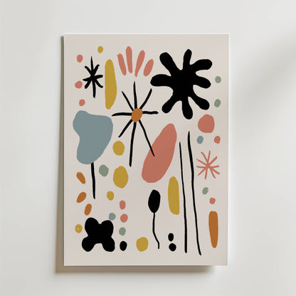 Blooming Shapes Poster från Bozetto har abstrakta organiska former, stjärnfall och lekfulla prickar i svart, gult, rosa, blått och grönt - ett modernt konsttryck som är perfekt för att ge ditt rum en färgklick.