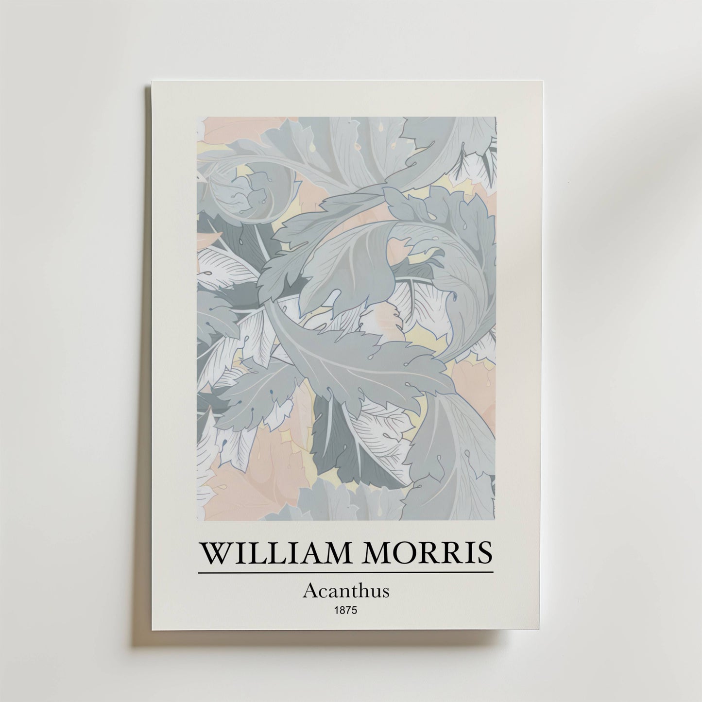 Bozetto William Morris Acanthus Poster har ett stiliserat botaniskt mönster i pastell med "WILLIAM MORRIS, Acanthus, 1875" tryckt under mönstret på en vit bakgrund.