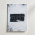 Winter Court Poster – flygfoto basketplan i snö, geometriskt mönster