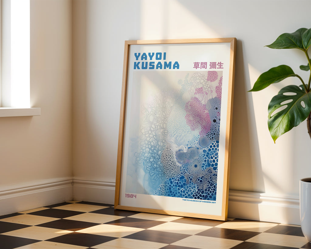 Yayoi Kusama Soft Blue Abstraction Poster – poster på vägg inredning