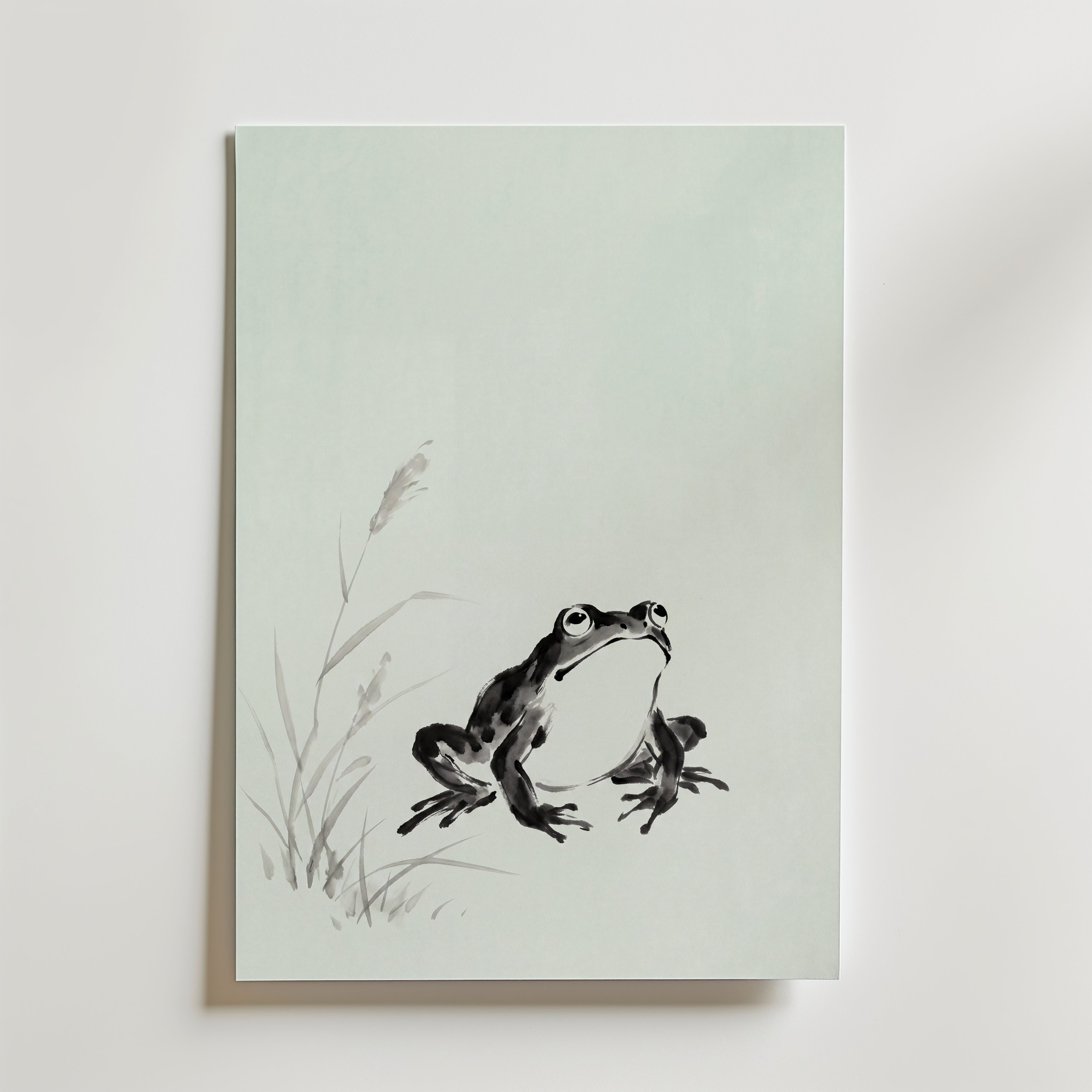 Celadon Frog Poster – tuschgroda i sumi-e mot celadongrönt, tryckt i Sverige
