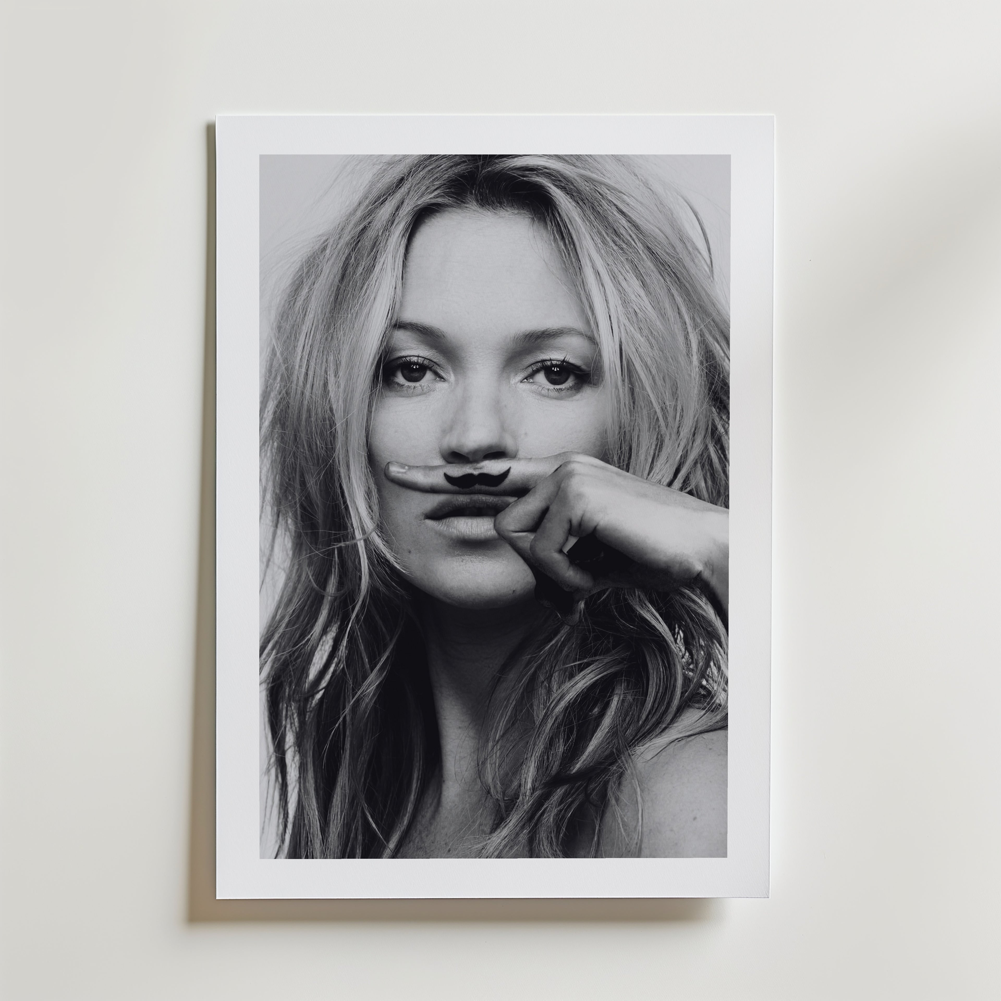 Mustache Muse Poster – med passepartout