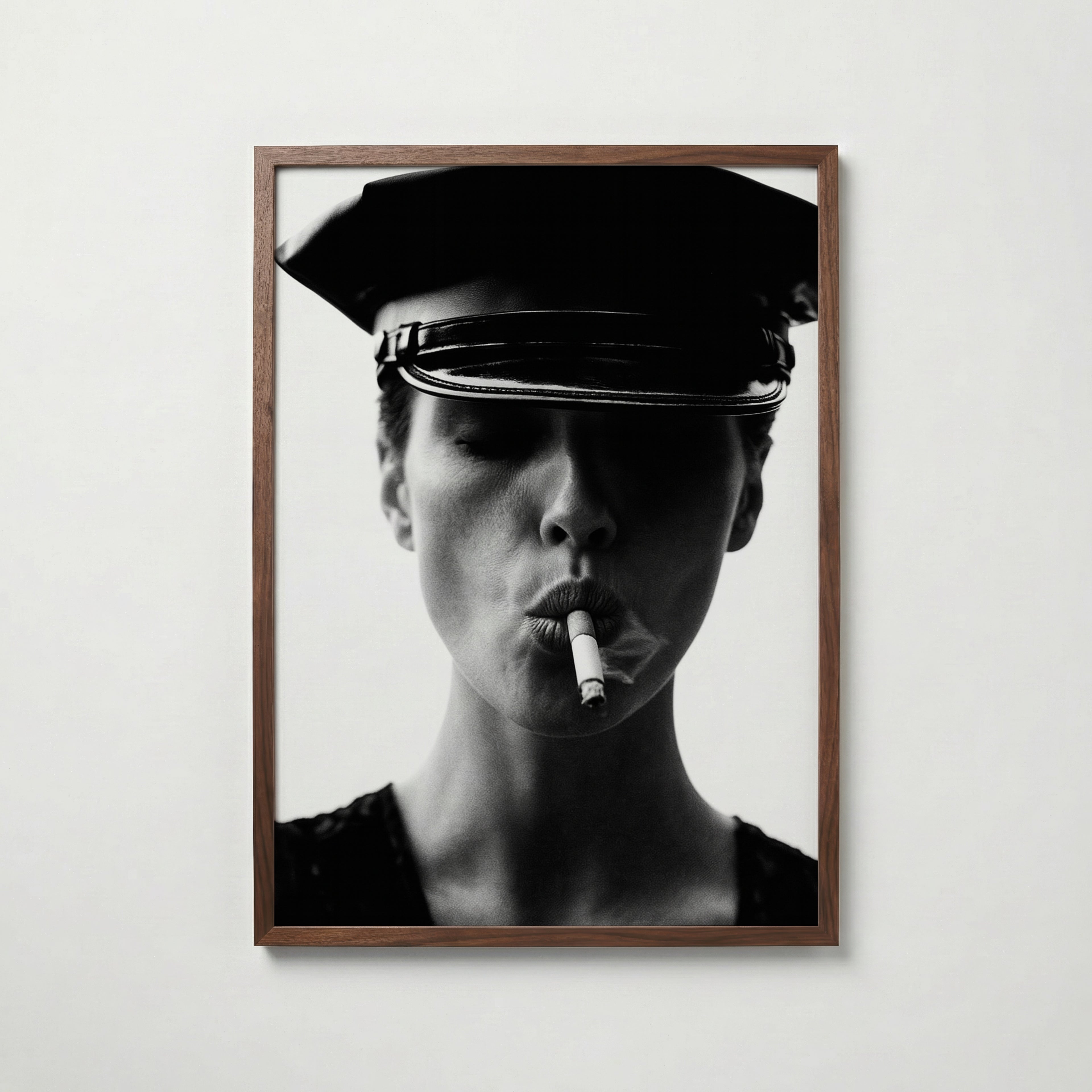Noir Smoke Poster – valnötsram