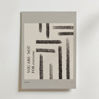 You Are Not For Everyone Poster från Bozetto har en minimalistisk design med svarta texturerade linjer, text i blandad font och en ljusgrå kant som uttrycker äkthet och individualitet.