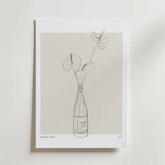 En minimalistisk linjeteckning av blommor i en flaska på en vit bakgrund med en mjuk beige kvadrat. Den eleganta Bloom Against Norms Poster by Bozetto är signerad längst ner till vänster.